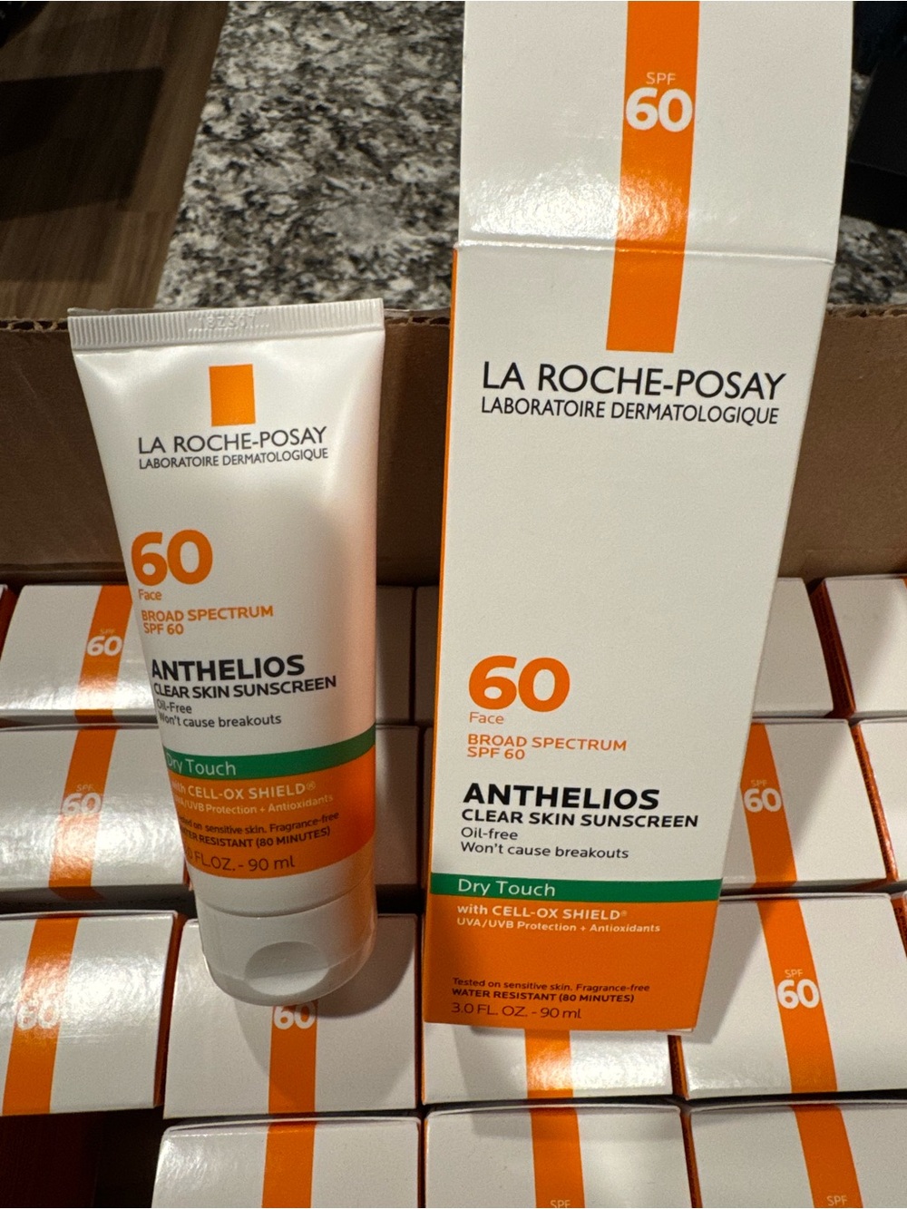 ANTHELIOS CLEAR SKIN OIL FREE SUNSCREEN SPF 60